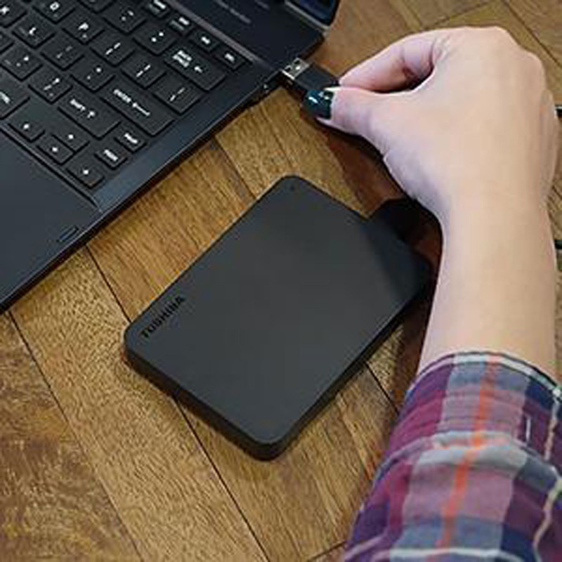 هارد اکسترنال توشیبا مدل Canvio Basics ظرفیت دو ترابایت دارای رابط USB Type-A 3.0