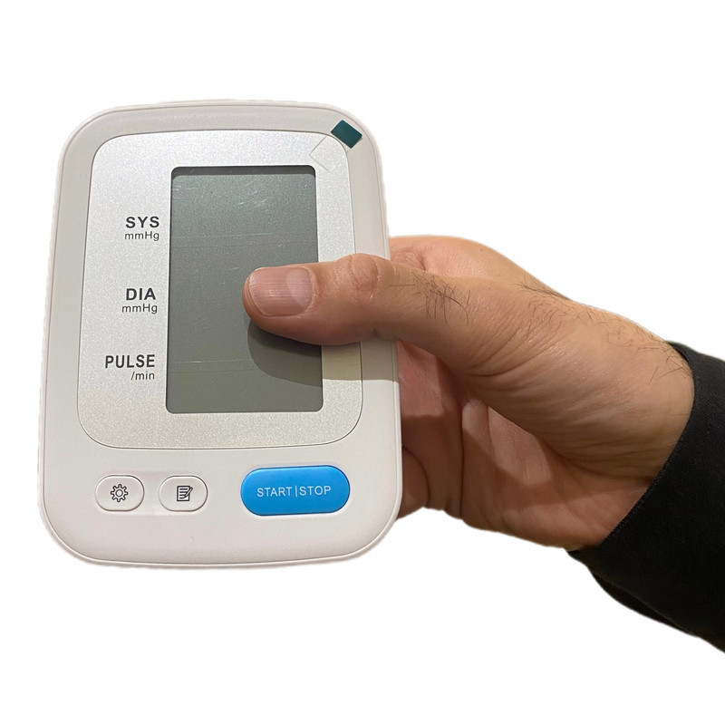 فشارسنج بازویی دیجیتال یونکر مدل YK-BPA1 با حافظه دو کاربره، تشخیص آریتمی، نمایش میانگین نتایج، قابلیت سخنگویی فارسی، مجهز به کیف محافظ و تاییدیه CE و ISO 13485