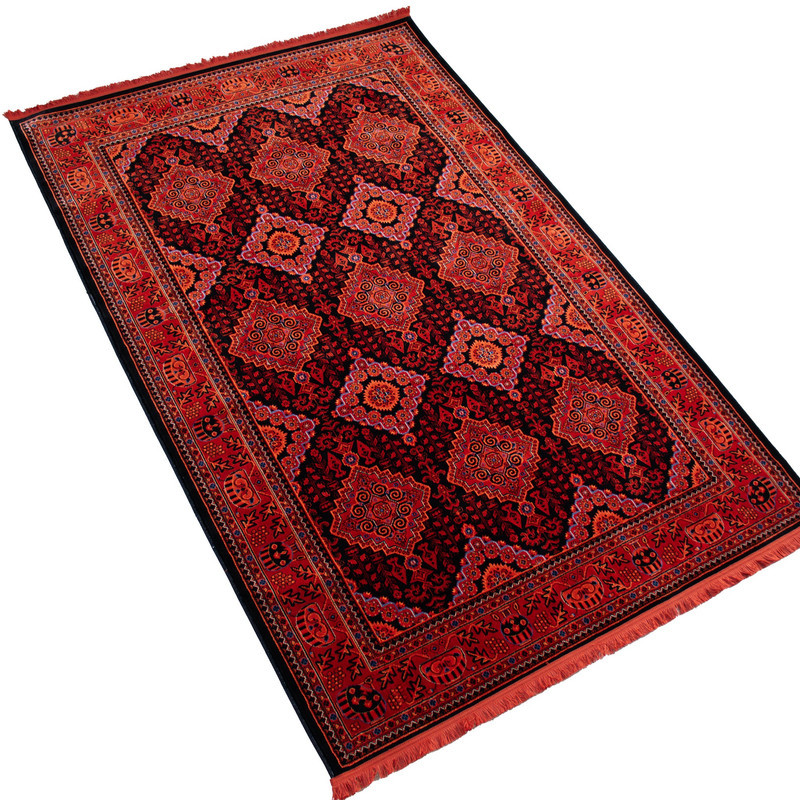 فرش ماشینی 700 شانه فرش ابریشمی کرامتیان زمینه قرمز لاکی حاشیه لاکی مدل بلوچی کد 4130B
