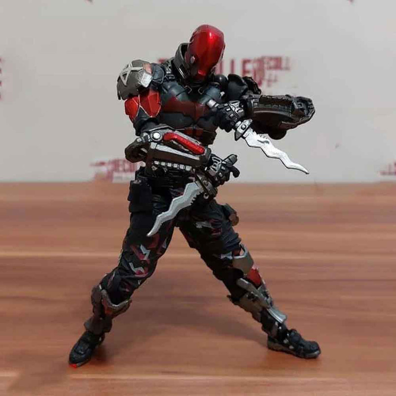 اکشن فیگور مدل بتمن پیشرفته Advanced Batman از شوالیه آرکام ارتفاع 15 سانتی‌متر