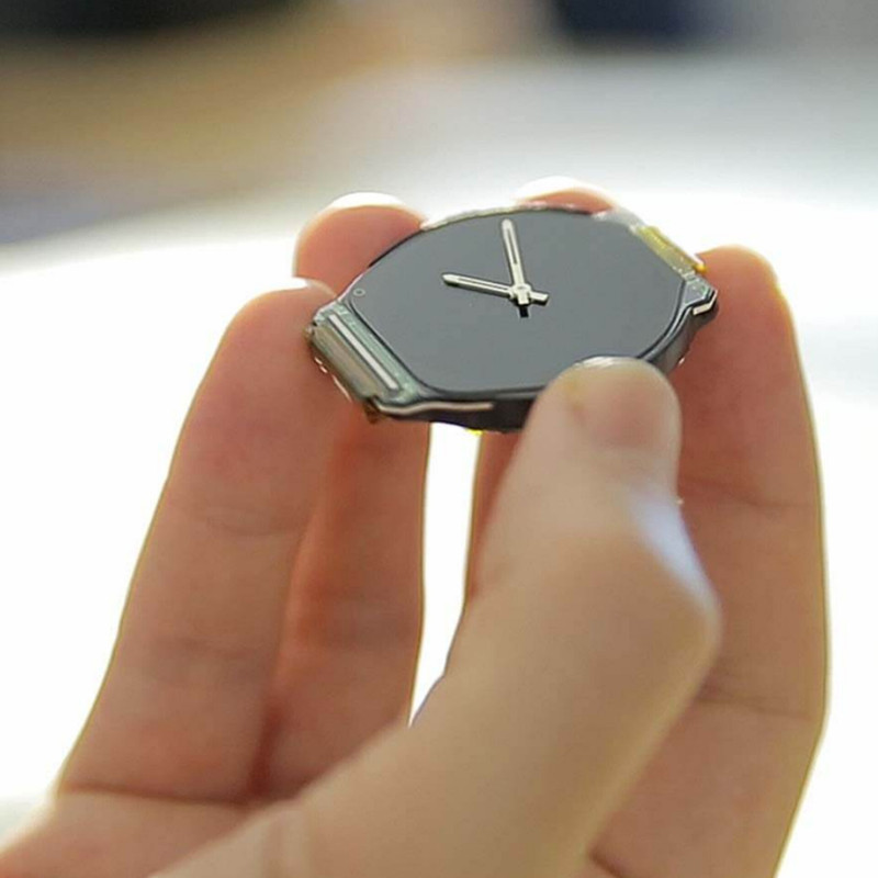 ساعت هوشمند مای کرونوز مدل zetime دارای قابلیت های صفحه نمایش لمسی، کنترل موسیقی، کنترل سطح اکسیژن خون، ضد آب، قابلیت تغییر طرح ساعت یا تم، بند سیلیکون