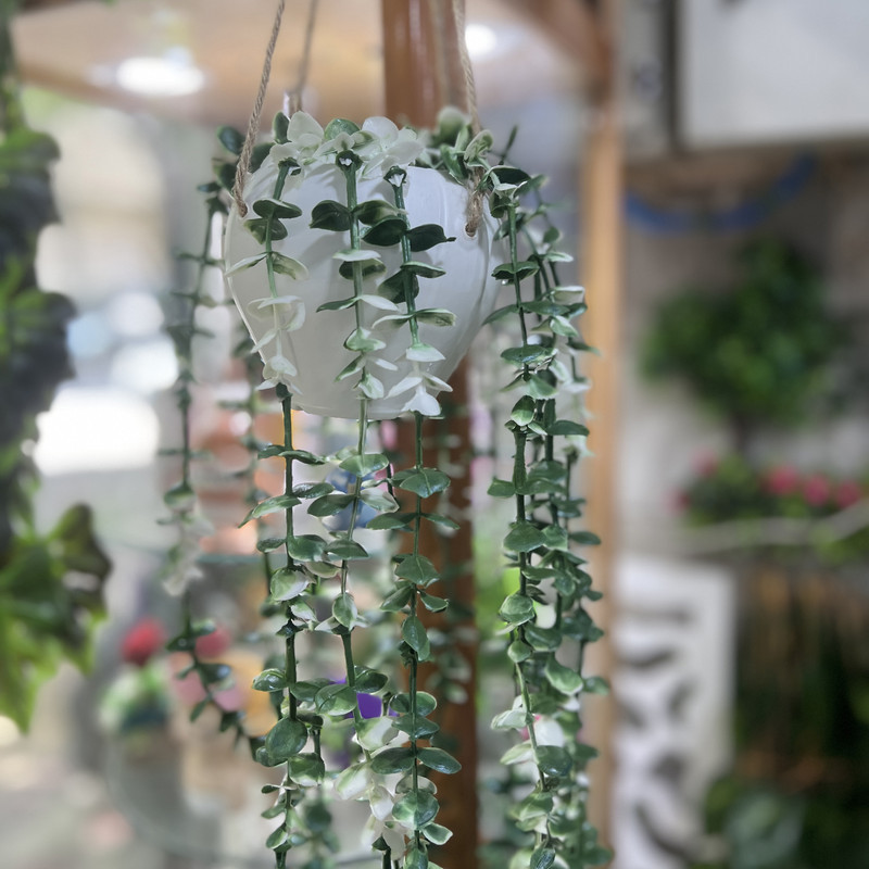 گلدان دکوری خمره‌ای با گل مصنوعی شمشاد برفی، ابعاد 10×10×45 سانتی‌متر، وزن 200 گرم