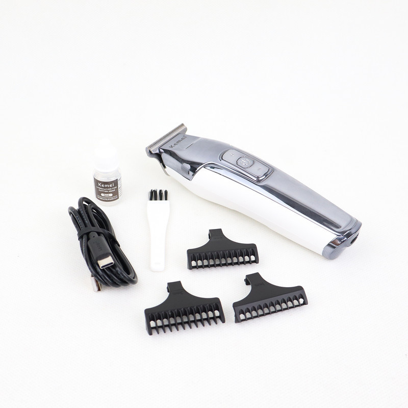 ماشین اصلاح موی سر و صورت کیمی مدل KM-5027 Professional با تیغه تیتانیوم پیشرفته، باتری لیتیوم یون 1400 میلی‌آمپر، شارژ تایپ‌سی، طراحی ارگونومیک و قابلیت استفاده خشک و مرطوب