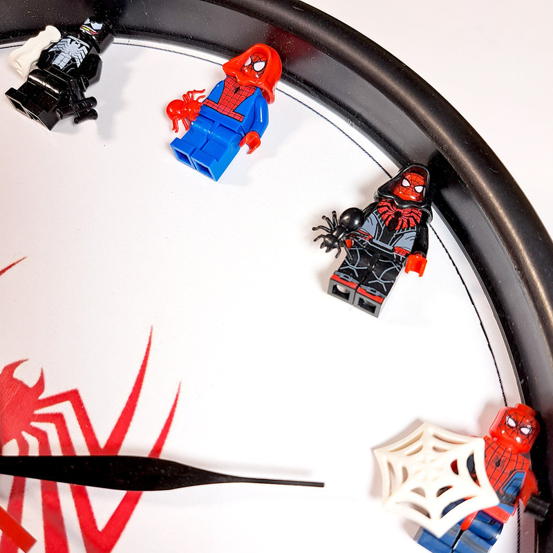ساعت دیواری مکانیکی مدل Spider طرح مرد عنکبوتی لگویی
