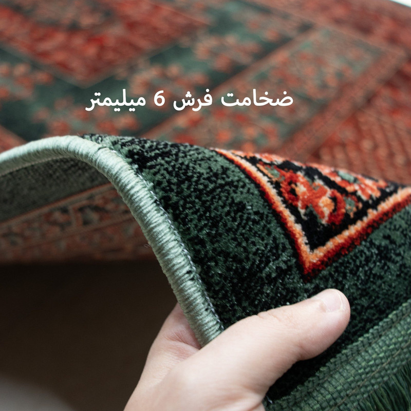 فرش ماشینی 700 شانه فرش ابریشمی کرامتیان زمینه سبز حاشیه لاکی مدل طرح سرو جاودان کد 5106B