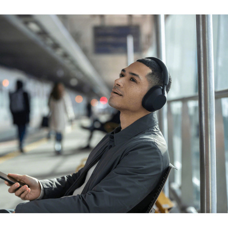 هدفون بی‌سیم سونی مدل WH-1000XM5 با نویز کنسلینگ فعال (ANC)، درگاه شارژ USB Type-C، دارای 4 میکروفون با فناوری Beamforming، پشتیبانی از دستیار صوتی، قابلیت اتصال همزمان به دو دستگاه