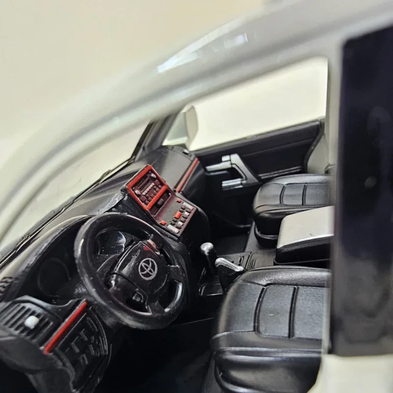 ماشین بازی کنترلی ناب سل مدل تویوتا لندکروز فلزی شارژی چراغدار Toyota Land Cruiser Rechargeable Remote Control Game Machine