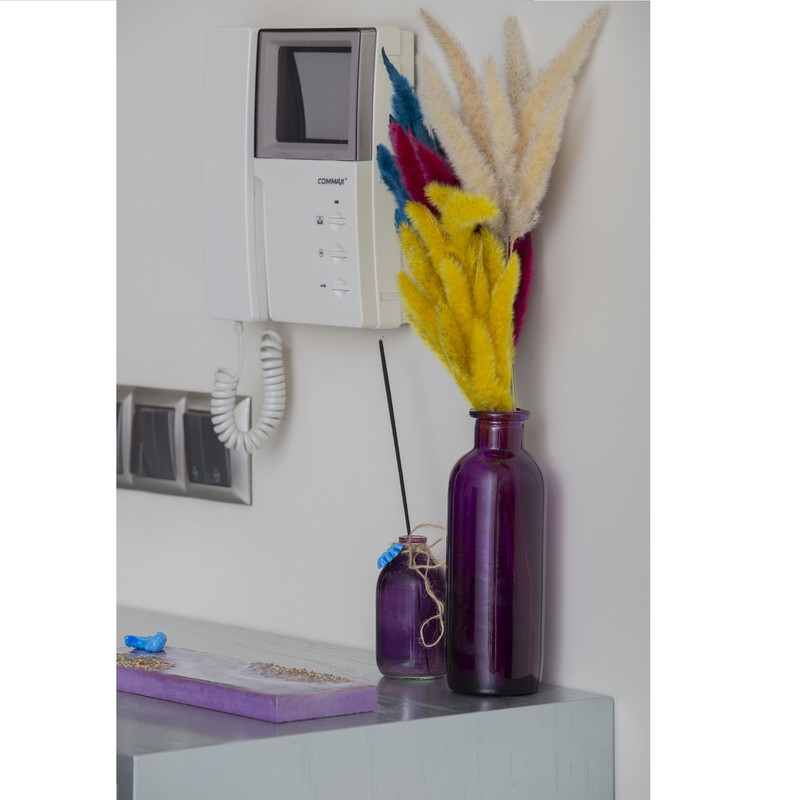 گلدان شیشه‌ای مدل مهناز کد 01، ابعاد 6×6×18 سانتی‌متر، وزن 250 گرم، قطر گلوگاه 2.5 سانتی‌متر، قطر بیرونی 4 سانتی‌متر، قطر کف 6 سانتی‌متر