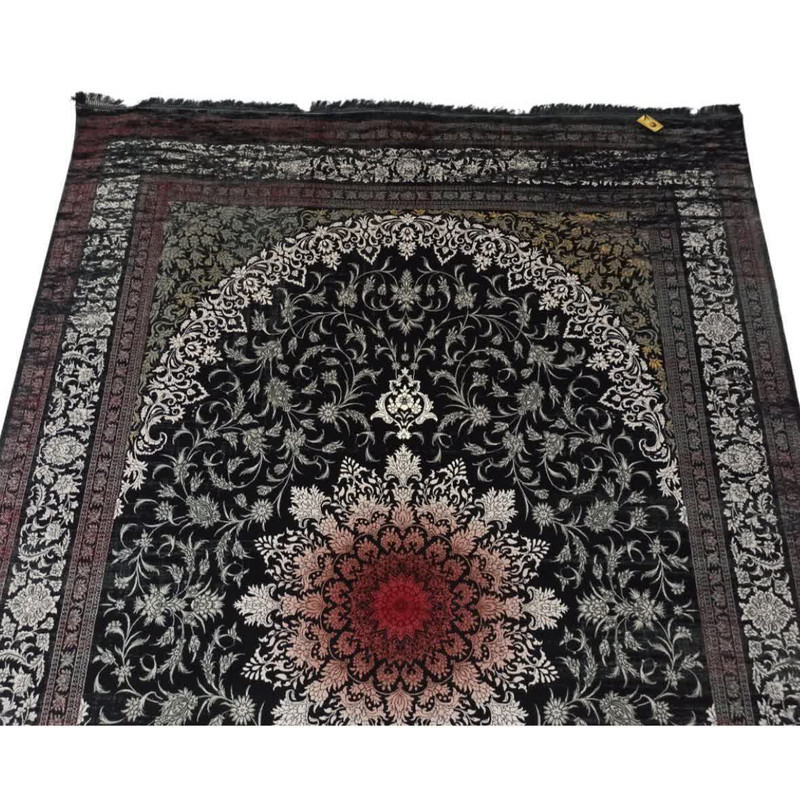 فرش ماشینی 700 شانه زمینه سرمه‌ای حاشیه الوان مدل کلاسیک وینتیج