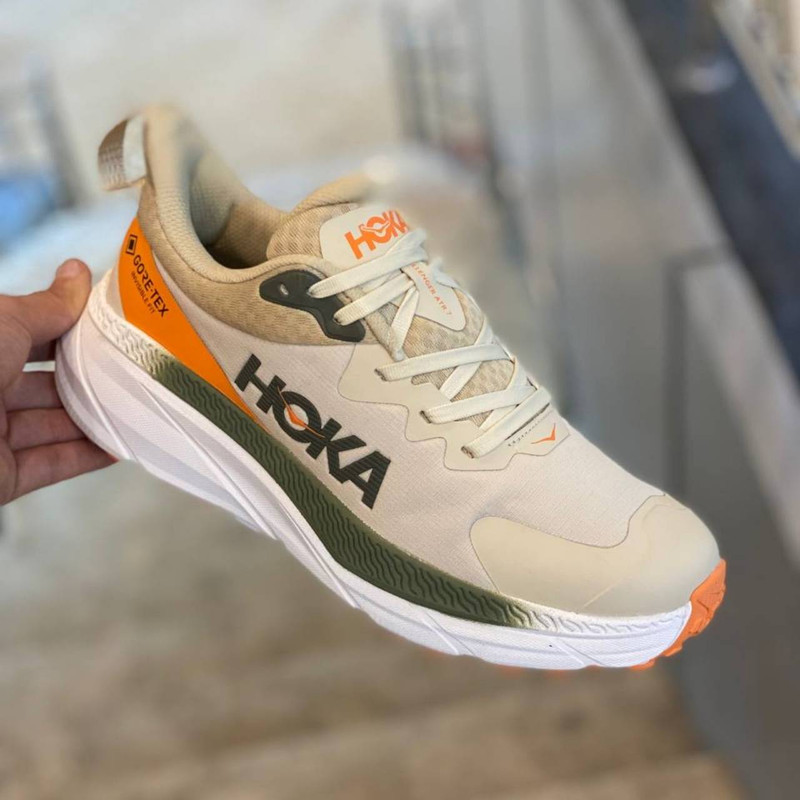 کفش پیاده روی مردانه هوکا مدل Challenger ATR 7 Gore-Tex
