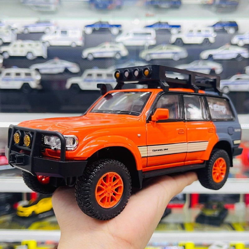 ماکت ماشین چه ژی مدل تویوتا لندکروزر Toyota Land Cruiser LC80 کد R100