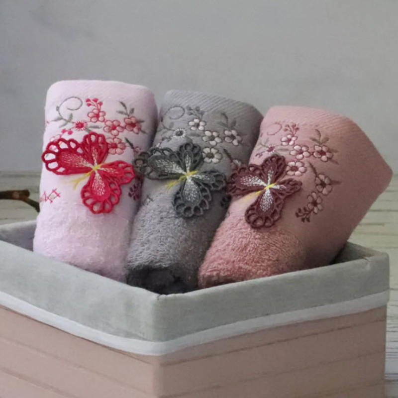 حوله دستی بهبافت آذر مدل گلدوزی شده پروانه  کد 01 سایز 30x50 سانتی متر