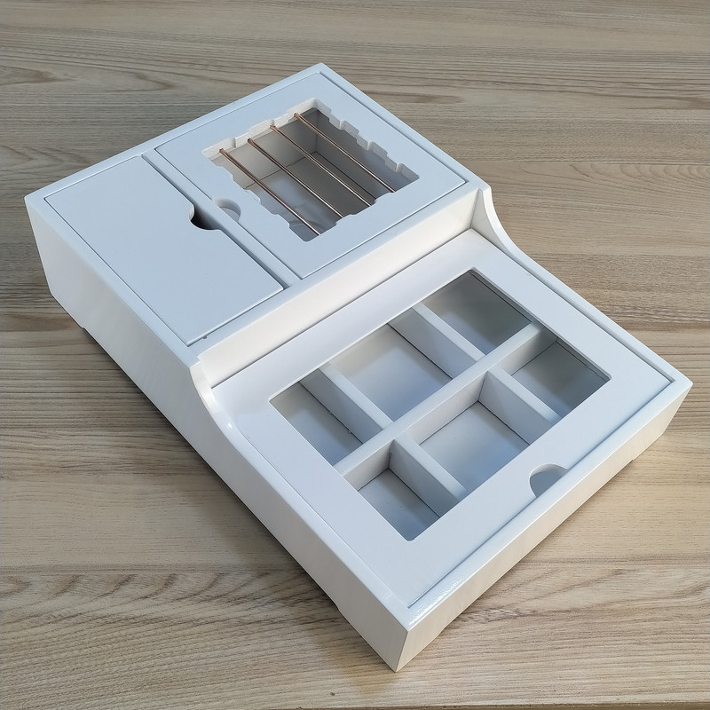 جعبه پذیرایی تی بگ وارمر پله کد 1، جنس MDF، مناسب گرم نگهداشتن دمنوش و چای، دارای 6 پارت کوچک برای تنقلات و چای و 1 پارت بزرگ برای نبات و نسکافه