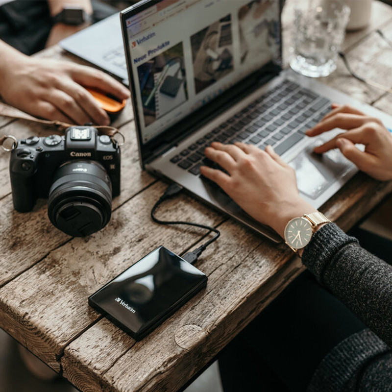 هارد اکسترنال ورباتیم مدل Store 'n' Go SuperSpeed ظرفیت یک ترابایت دارای رابط USB Type-A 3.0