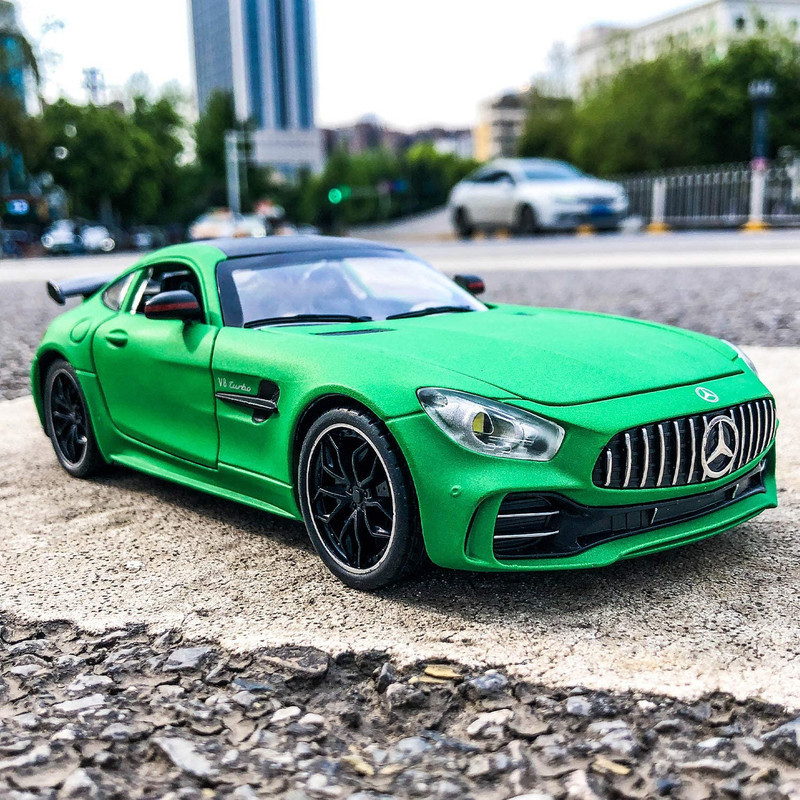 ماکت ماشین فلزی اسپرت BENZ AMG GT قابلیت دودزا با منبع آب، چراغ‌دار، موزیکال، فرمان‌پذیری چرخ‌های جلو، عقب‌کش، باتری قلمی، بدنه صیقلی و 6 درب بازشو