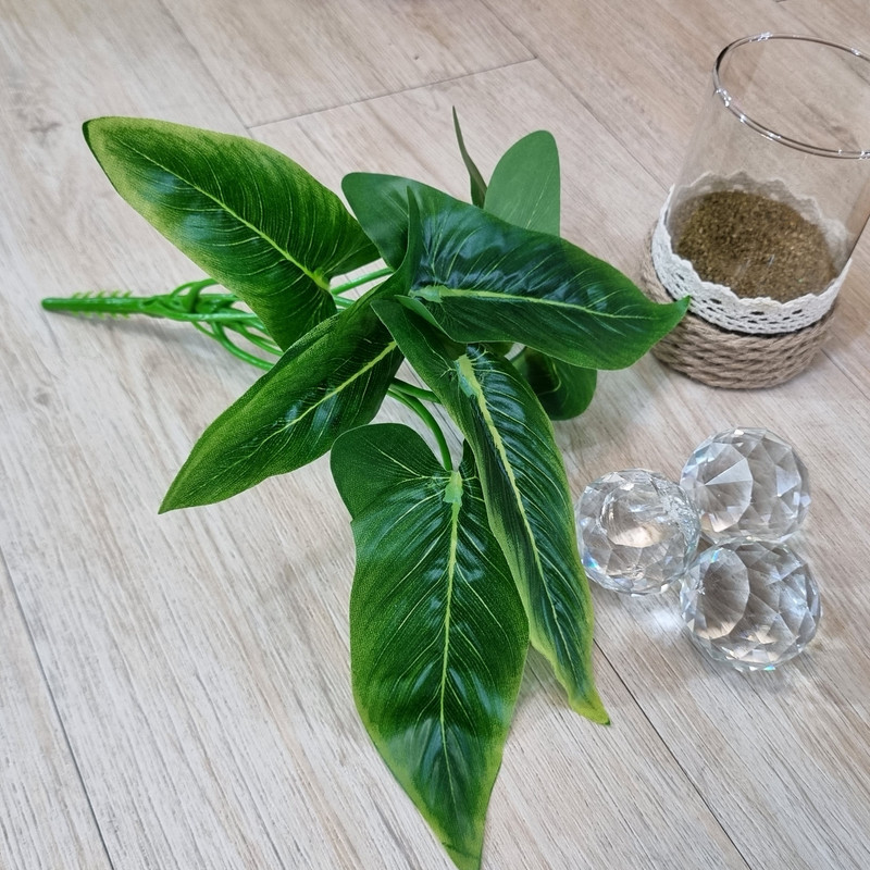 گل مصنوعی بوته برگ کالادیوم مینی با 7 برگ پلاستیکی، ابعاد 15x15x25 سانتی‌متر و وزن 20 گرم، اندازه هر برگ 10 سانتی‌متر