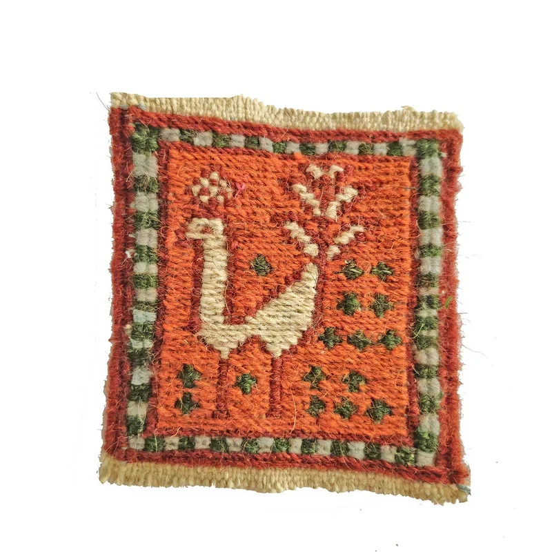 گلیم دست باف طرح طاووس نیک ثمر