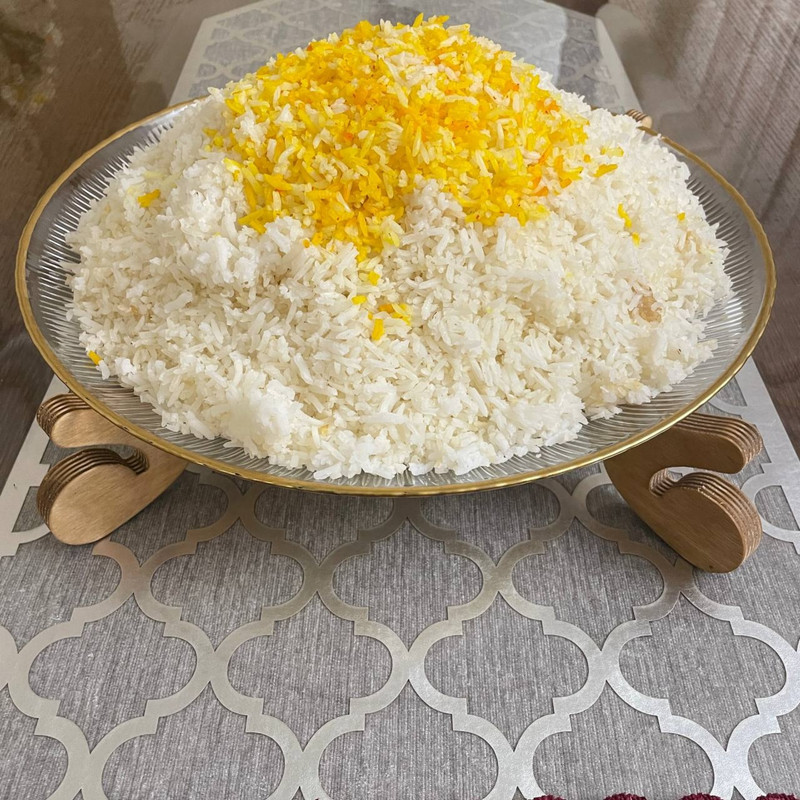 دیس برنج پایه‌دار شیشه‌ای مدل سولو لب طلا 32×32 سانتی‌متر مقاوم در شست‌وشوی دست و ماشین ظرفشویی با پایه چوبی