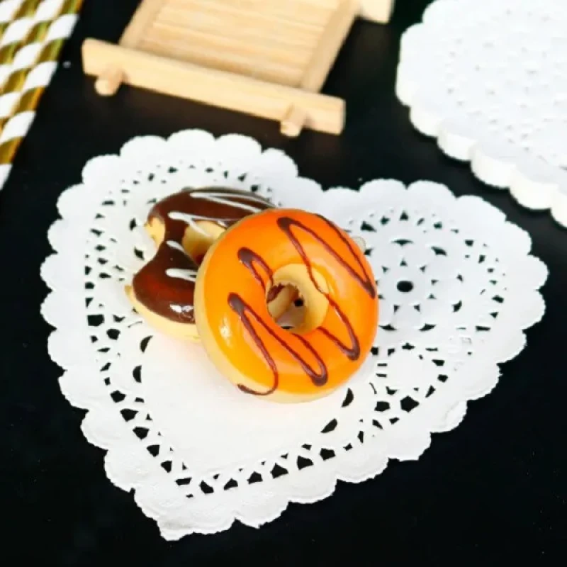کاغذ شیرینی پزی مدل گیپور طرح قلب 26x26 بسته 100 عددی