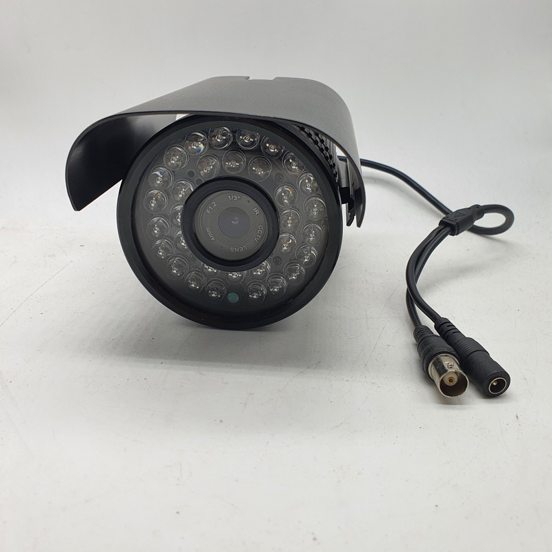 دوربین مداربسته آنالوگ بولت با حسگر CCD مدل ST-650 با کیفیت تصویر 600TVL، اتصال باسیم BNC، دید در شب 40 متر و پایه نصب مناسب محیط بیرون
