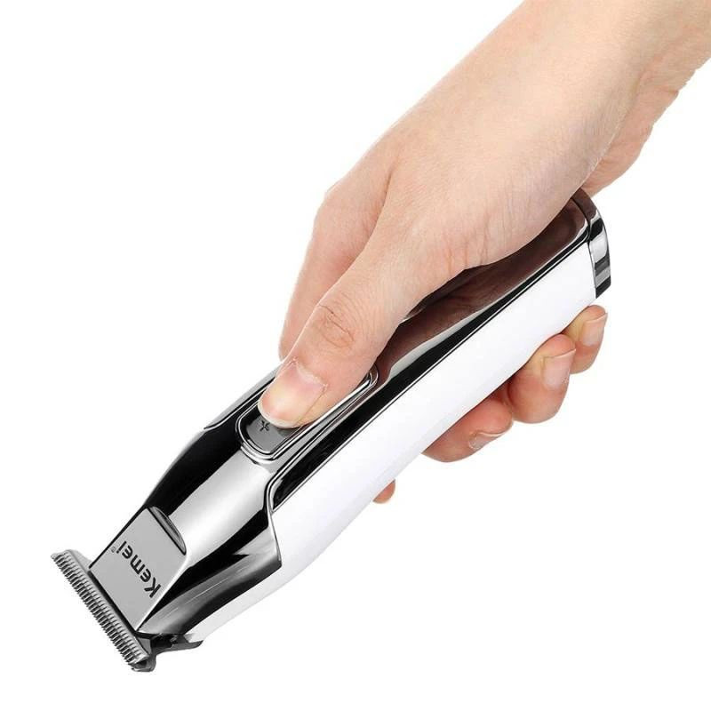 ماشین اصلاح موی صورت کیمی مدل KM-5027 با تیغه تیتانیوم پیشرفته، باتری قابل شارژ با 240 دقیقه مدت استفاده، قابلیت اصلاح خشک و مرطوب، تنظیم طول اصلاح از 0.1 تا 3 میلی‌متر و طراحی ارگونومیک کم‌صدا