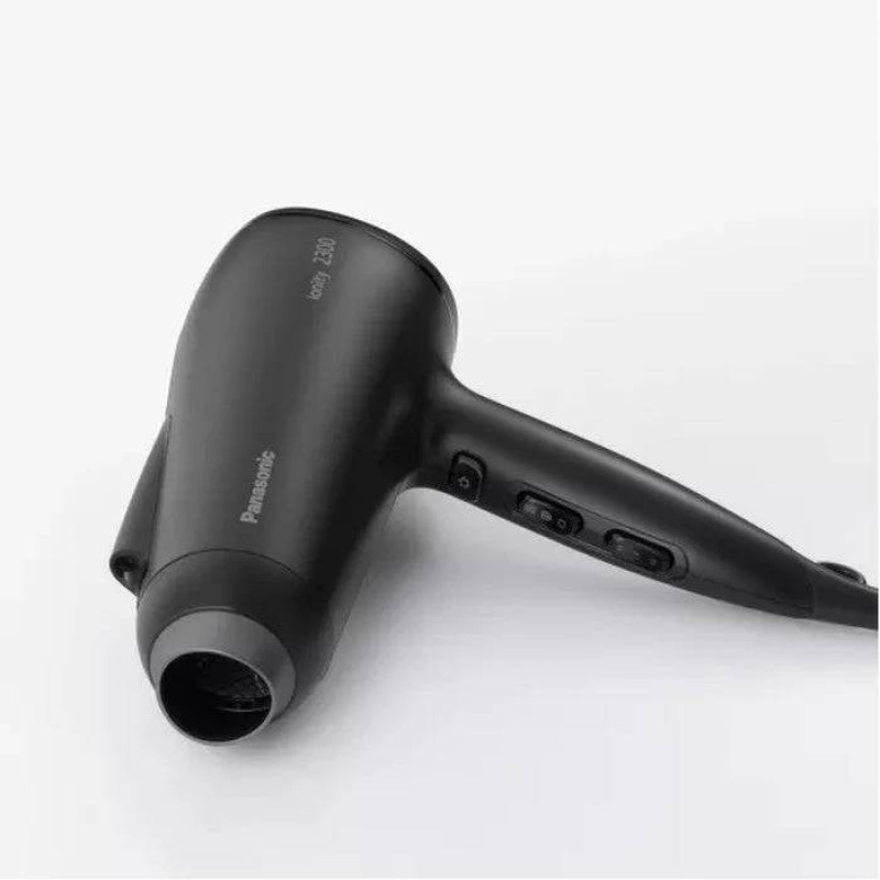 سشوار خانگی 2300 وات پاناسونیک مدل EH-NE85، موتور AC، وزن 460 گرم، دارای سری متمرکز‌کننده باریک با ویژگی صاف‌کنندگی، با قابلیت فناوری تولید یون