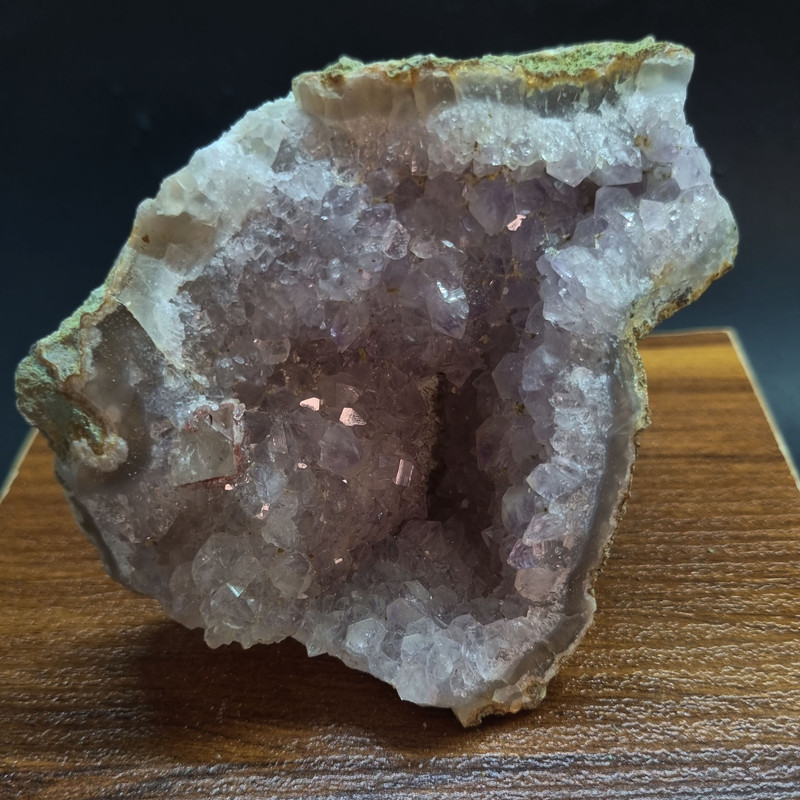 سنگ راف آمیتیست مدل کریستالی کد C492