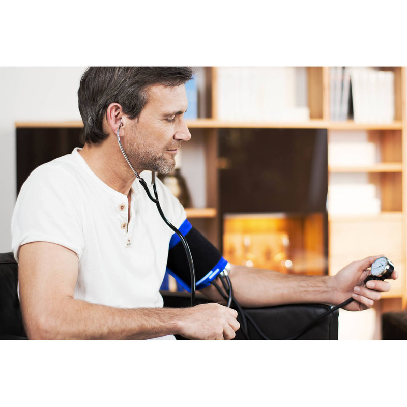 فشارسنج عقربه‌ای بازویی مایکرولایف مدل BP AG1-20 با دقت 3± میلی‌متر جیوه، دامنه سنجش 0 تا 300 میلی‌متر جیوه، پوار پرقدرت، مناسب بازو 22 تا 32 سانتی‌متر، همراه با گوشی سنجش ضربان قلب و کیف نگهداری