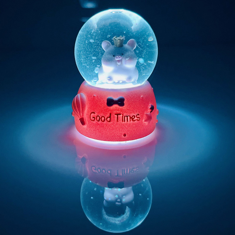 گوی چراغ‌دار مدل  Good Times طرح بچه خوک تاج به سر کد A1623.15