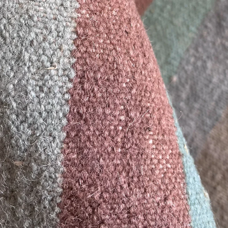 گلیم دستباف 1.5 متری مدل فارس زمینه خاکستری NKP.RJ37