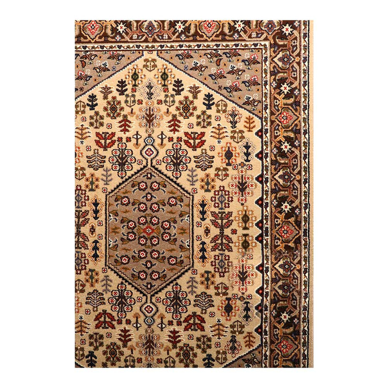 فرش ماشینی 320 شانه زمینه کرم حاشیه قهوه ای مدل ستاره کویر یزد کلکسیون شاهسون کد SH-B057-8818