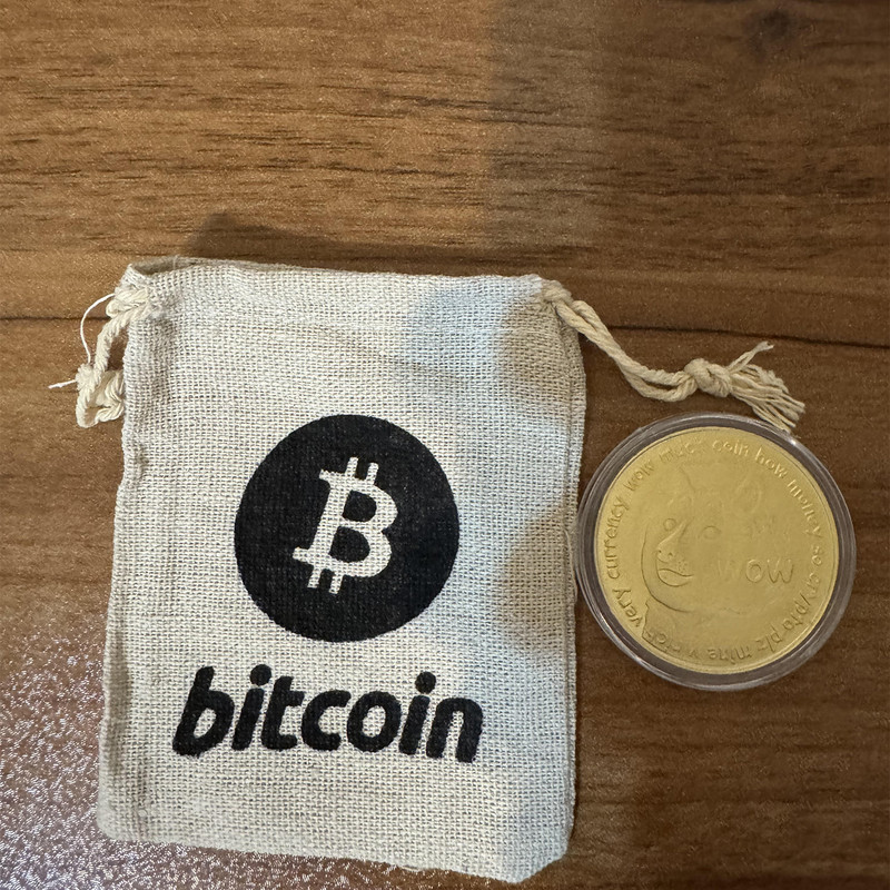 دکوری طرح دوج کوین مدل DOGE2024