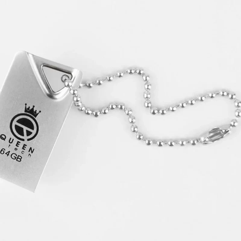 فلش مموری کوئین تک مدل GLINK ظرفیت 64 گیگابایت با رابط USB 2.0، بدنه فلزی مقاوم در برابر آب و ضربه، طراحی فشرده و زنجیر محافظ، سرعت انتقال 30 مگابایت بر ثانیه، سازگار با انواع سیستم‌عامل‌ها و دستگاه‌های USB