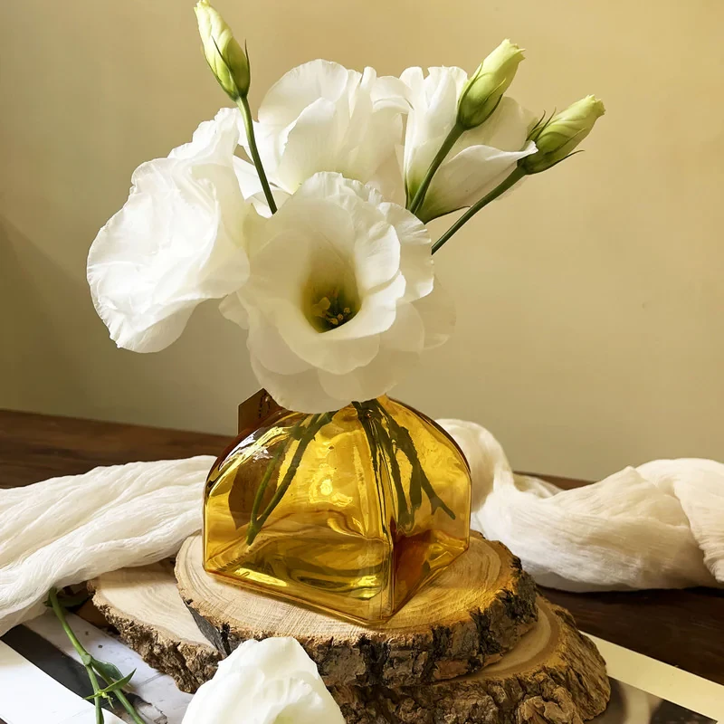 گلدان دکوری شیشه‌ای مدل SD33 مناسب قلمه زدن گیاهان، استفاده برای گل طبیعی، خشک و مصنوعی، ابعاد 9x8x8 سانتی‌متر، قطر دهانه 2 سانتی‌متر، وزن 190 گرم