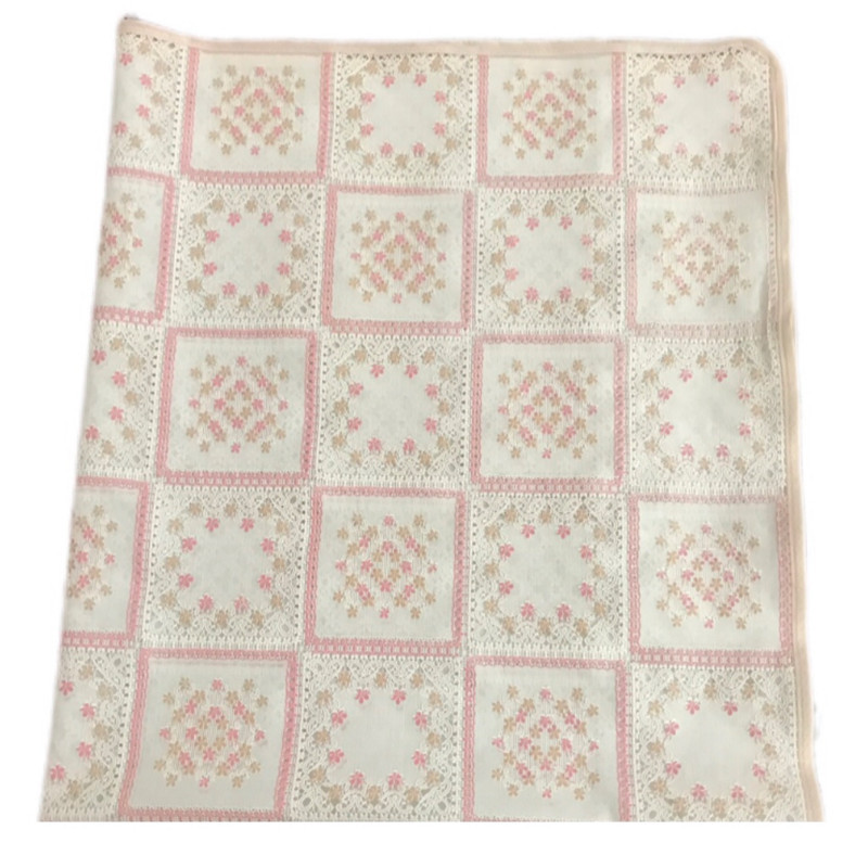 سفره 4 نفره مدل رویال طرح گیپور کد 05 سایز 100×100 سانتی متر