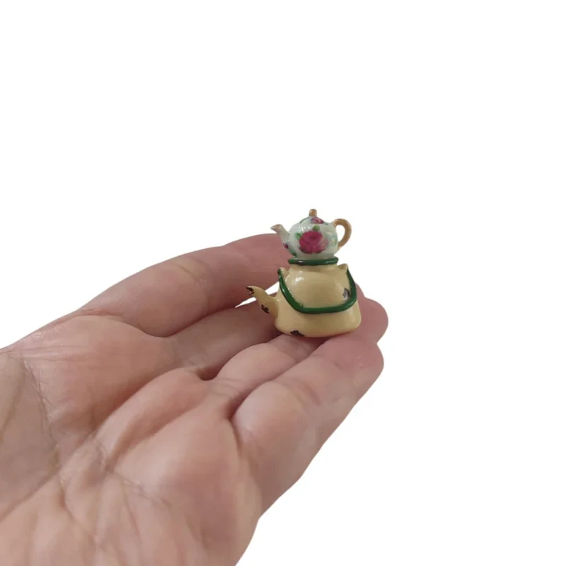 مجسمه مدل چراغ والور و کتری و قوری