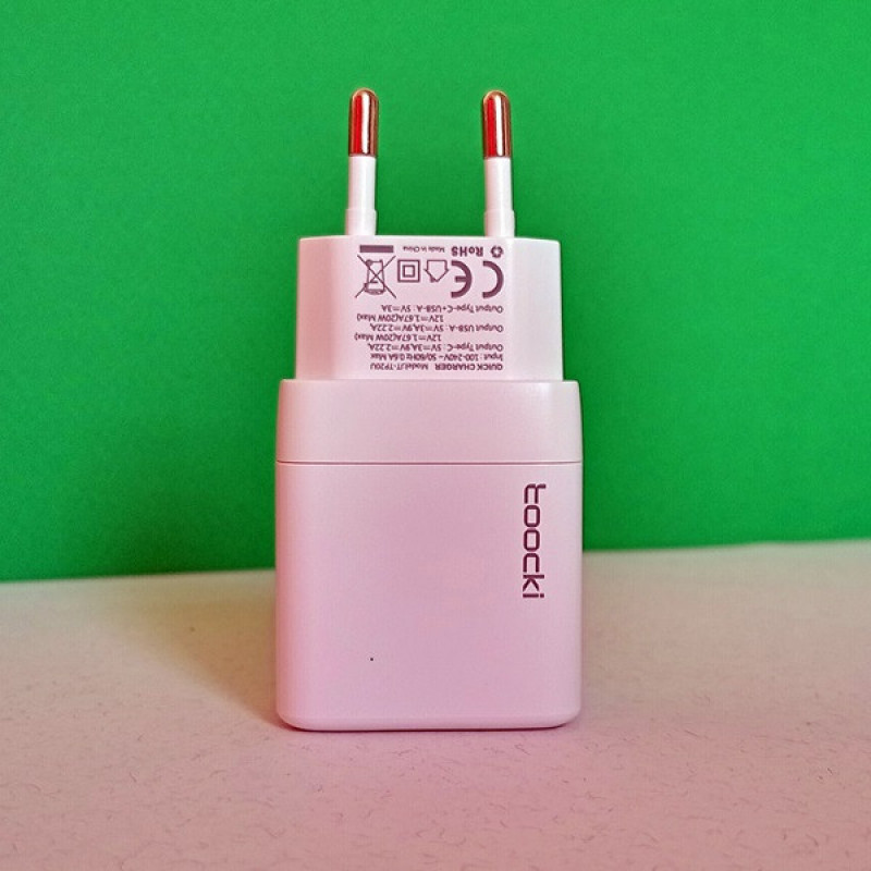 شارژر دیواری 20 وات توکی مدل JT-P20F به همراه کابل USB-C
