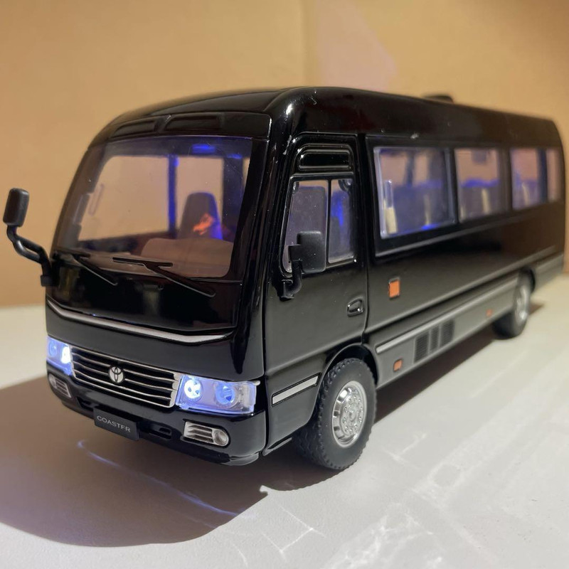 ماکت ماشین ناب سل مدل مینی بوس تویوتا کاستر فلزی سانروف چراغدار موزیکال عقب کش Toyota Coaster Bus به همراه جاسوییچی