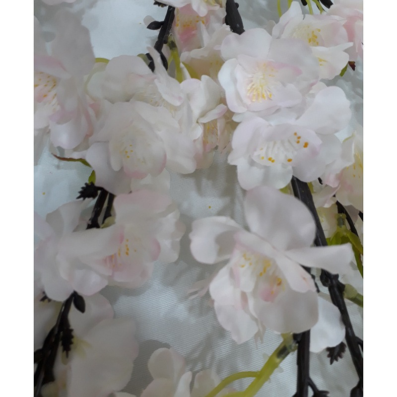 گل مصنوعی شاخه شکوفه گیلاس مدل PA_1084 با ابعاد 30×30×110 سانتی‌متر و وزن 600 گرم، از جنس پارچه