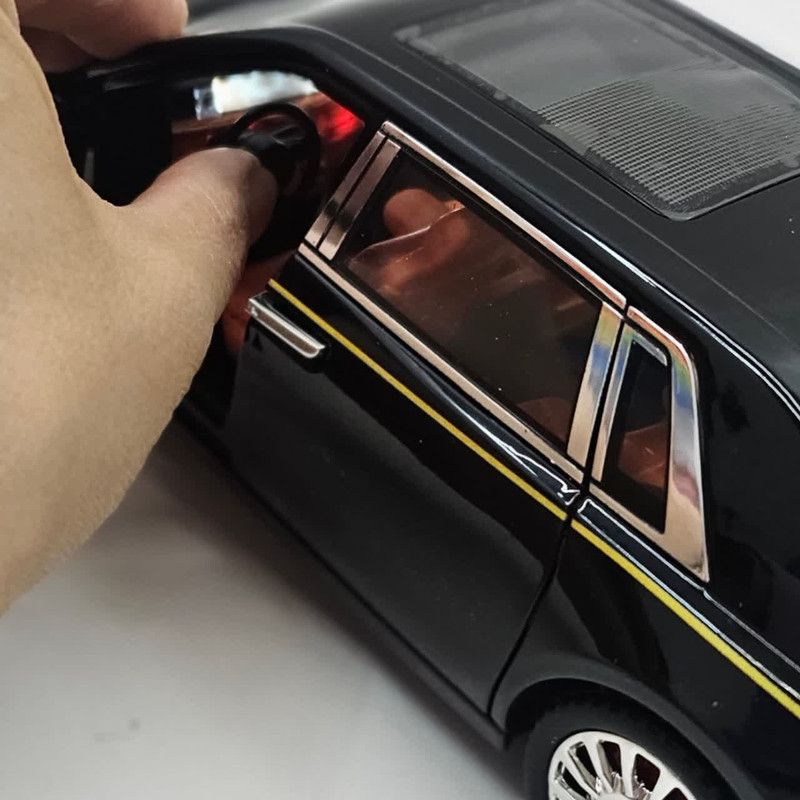 ماکت ماشین بازی ناب سل مدل رولزرویس سقف کهکشانی فلزی موزیکال کد  Rolls-Royce scale 1:18