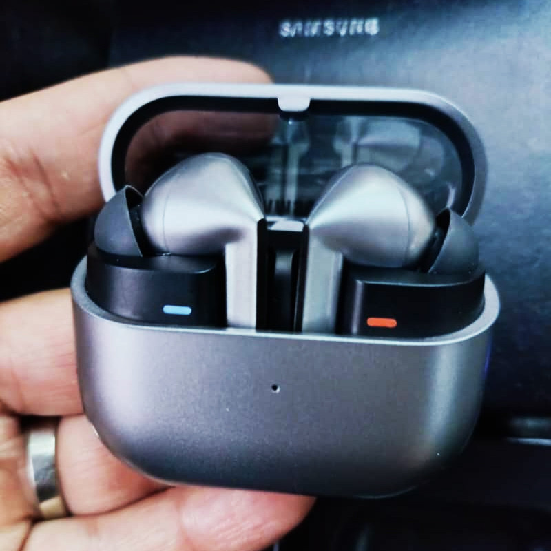 هدفون بلوتوثی مدل buds 3 pro 2025