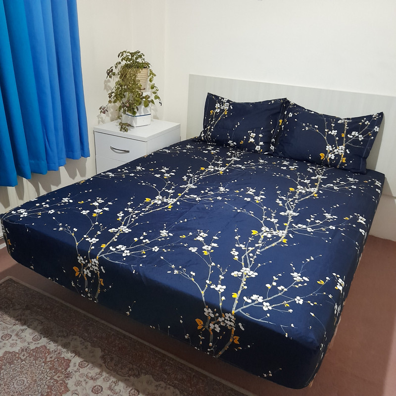 سرویس ملحفه مدل کشدار طرح شکوفه h30 کد 160  دو نفره سه تکه