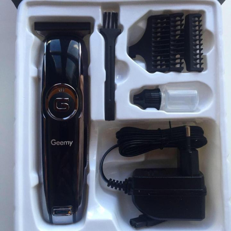ماشین اصلاح موی سر و صورت جیمی مدل GM-6050 با تیغه استیل ضد زنگ، اصلاح برش مستقیم با دقت 0.1 میلی‌متر، قابلیت صفرزن، خط زن و حجم زن، باتری با 70 دقیقه زمان استفاده و نمایشگر وضعیت شارژ و سه شانه اصلاح 1، 2 و 3 میلی‌متری