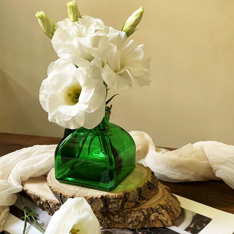 گلدان دکوری شیشه‌ای مدل SD33 مناسب قلمه زدن گیاهان، استفاده برای گل طبیعی، خشک و مصنوعی، ابعاد 9x8x8 سانتی‌متر، قطر دهانه 2 سانتی‌متر، وزن 190 گرم
