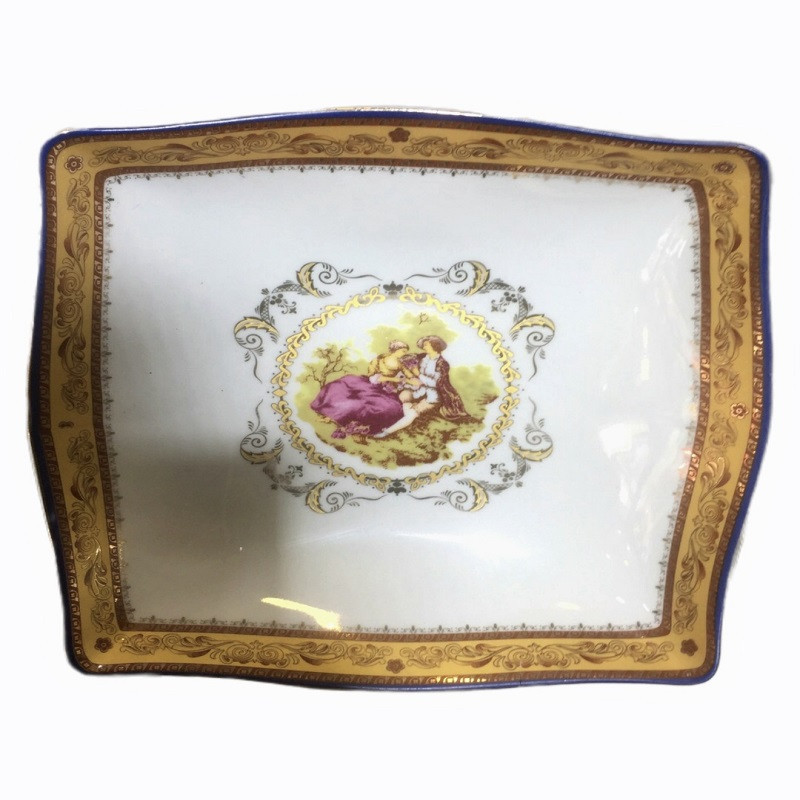 آجیل‌خوری پایه‌دار چینی پردیس کاشان مدل لیلی و مجنون فرم مربع مناسب شکلات‌خوری و انارخوری ابعاد 22×22×14 سانتی‌متر شستشو با دست همراه با جعبه