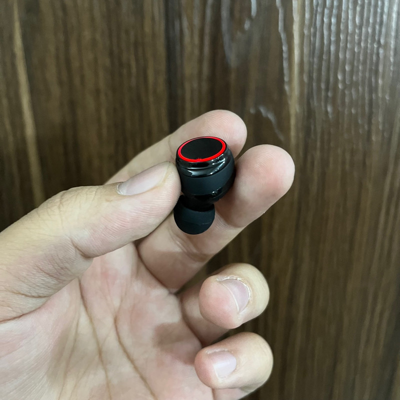 هدفون بلوتوثی دامیکس مدل M25 ENC بدون قابلیت نویز کنسلینگ، درگاه شارژ USB Type-C، دارای میکروفون داخلی، قابلیت استفاده به عنوان پاوربانک، دارای لامپ RGB، نمایشگر LED، دارای صفحه نمایش روی محفظه شارژ، مقاوم در برابر آب