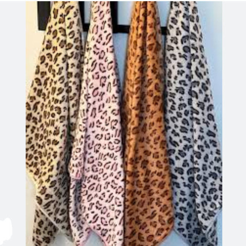 حوله استخری ویراگیتا مدل پلنگی سایز 70x140 سانتی متر