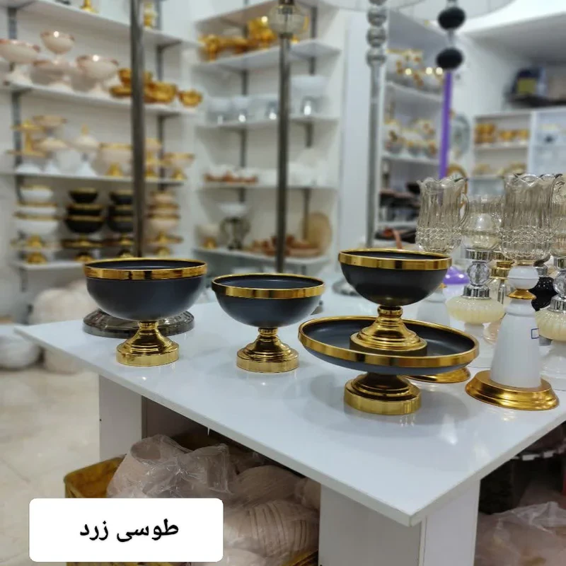 سرویس پذیرایی فلزی پایه‌دار مدل دایره‌ای، مجموعه 4 عددی شامل میوه‌خوری، شیرینی‌خوری، آجیل‌خوری و شکلات‌خوری، مناسب شستشو با دست