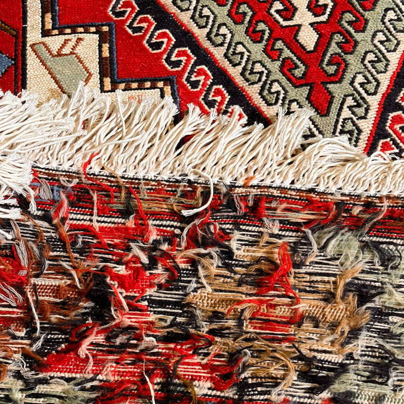 گلیم دستبافت کناره سه متری مدل فارس کد NKP.RJ88 زمینه قرمز