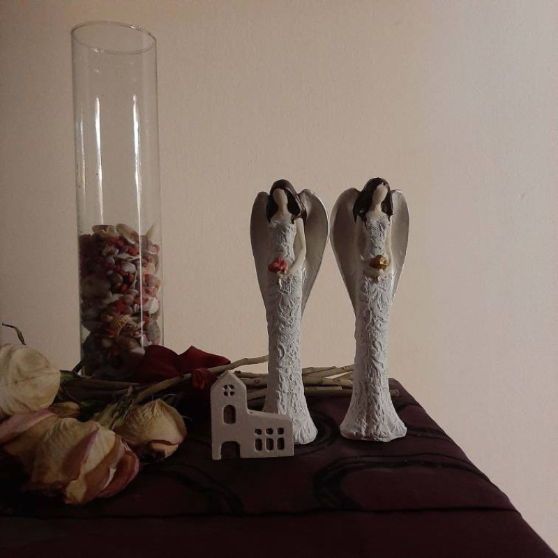 مجسمه سنگی مدل فرشته گل در دست